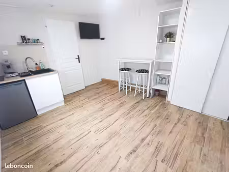 maisonnette rénovée type studio- 10 mins fontainebleau