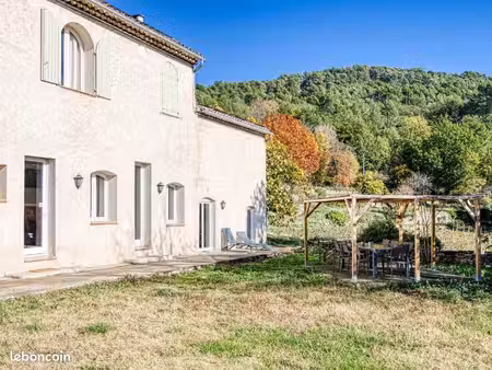 maison meublée 150m2 - 4 chambres - jardin privatif et piscine partagée - domaine viticole