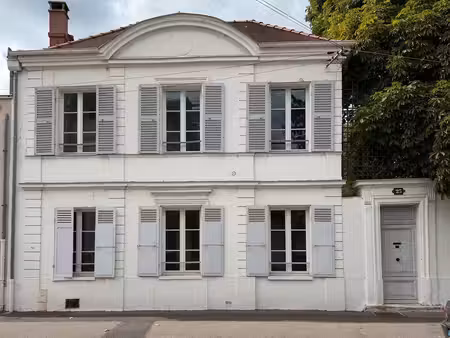 belle maison de ville ancienne – cœur de fontainebleau – 107 m²