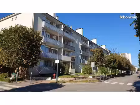 studette 12 m² maurepas centre-ville