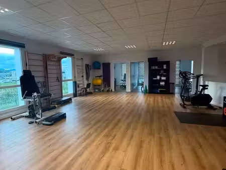 salle de consultation à louer dans cabinet de kinésithérapie – cranves-sales