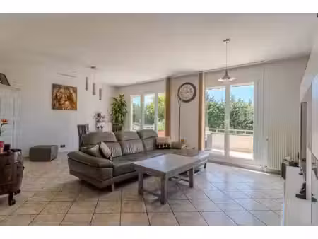 maison de 152 m2 - sur terrain de 818 m2