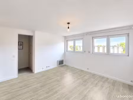f2 de 45.22m² au sol - lumineux – parking – quartier calme