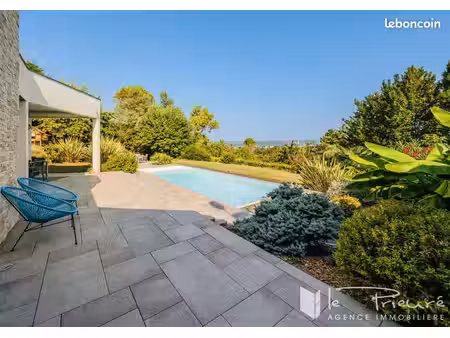 villa 7 pièces 219 m²
