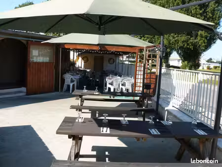 restaurant en bord de seine – clientèle fidèle – excellente réputation
