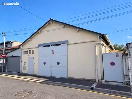 entrepôt / local d’activité 440 m² – erp – cour extérieure