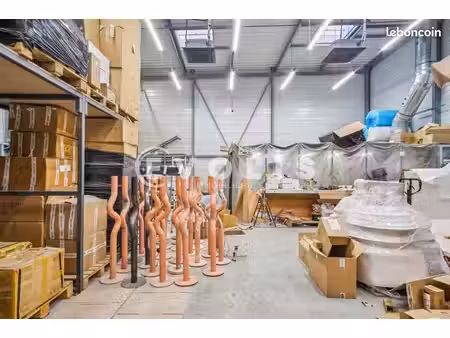 local d'activité 931 m²