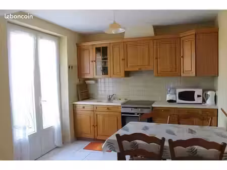 loue appartement meublé t3 avec vue et jardinet à castres