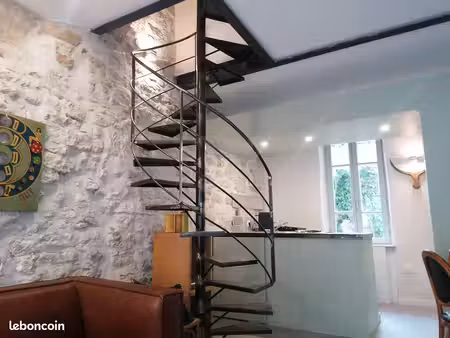 loue maison meublée(3piéces) avec coure au cœur d'avignon