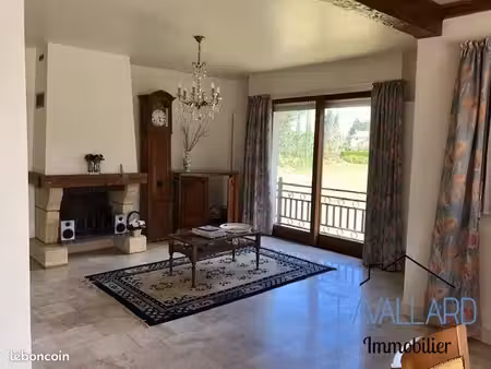 villa 5 pièces 220 m²