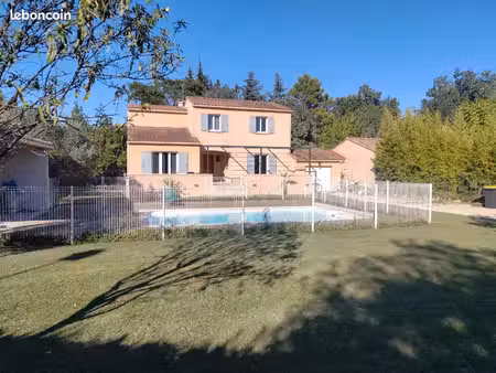 maison familiale de 120 m² avec piscine sur terrain de 1050 m² – quartier calme