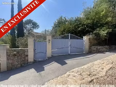 villa 3 chambres sur 1241m² de terrain avec piscine