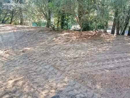 terrain carnoules