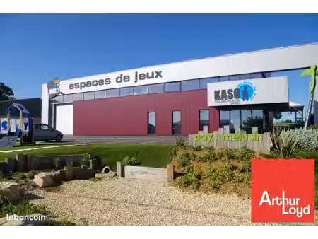 bureaux 500 m² lusignan