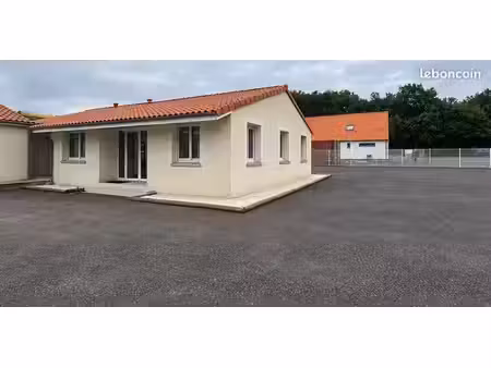 local commercial / showroom 120 m² entièrement rénové + parking