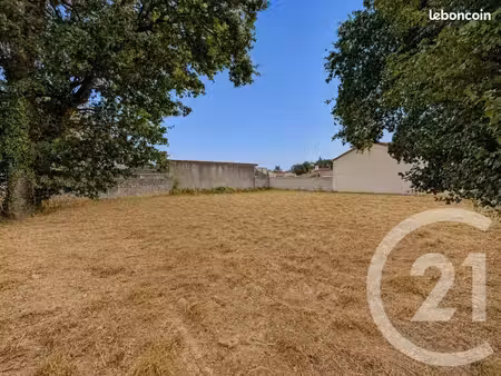 terrain 753 m² grosbreuil