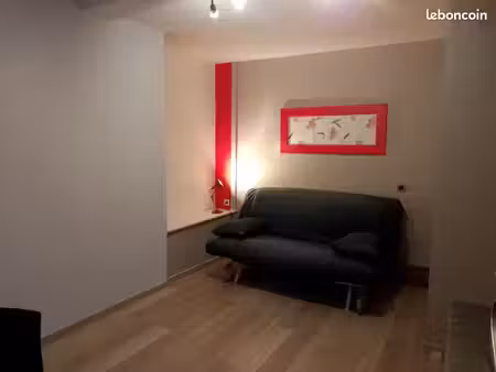 loue studio meublé 20 m2 . 10 kms cnpe
