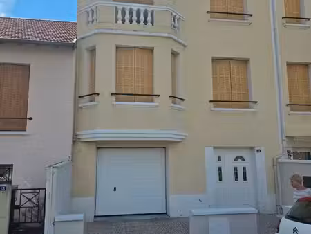 vichy – maison de ville rénovée – 120 m² – 3 chambres – bureau – garage – cour