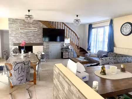 au coeur de brézé  proche château  maison rénovée de 188m2