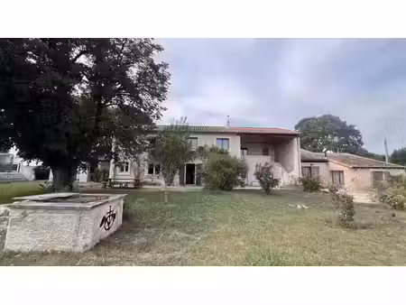 location villa 10 pièces 358.48 m² à arles (13200)  2 900 €