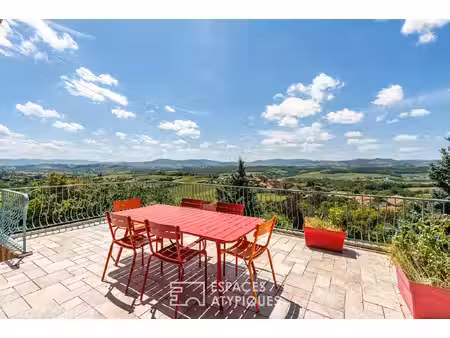 villa avec gite à la vue exceptionnelle sur les monts du beaujolais