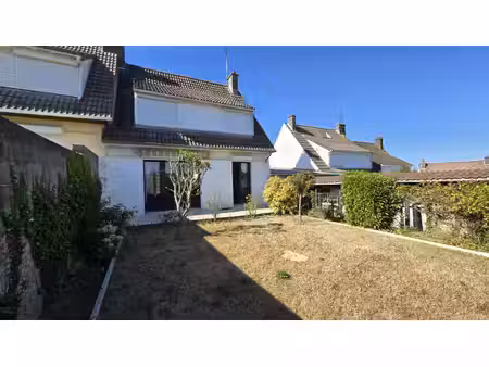 réf 4025 - maison avec garage et jardin au calme