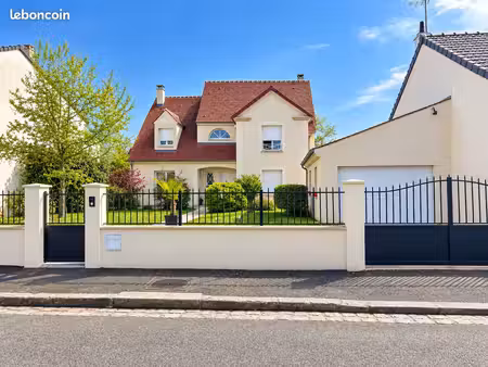 maison moderne 172 m² – terrain arboré de 816 m² – bordure de forêt