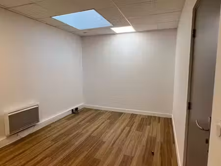 bureaux/locaux à louer 14m² et 54m² avec un espace de stockage 52m²