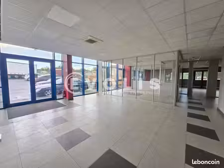 bureaux 243 m²