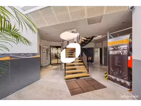 bureaux 161 m²