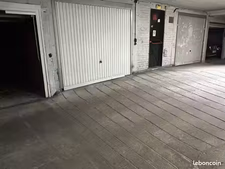 box fermé - 14 5 m² - 4x2 75x2 15m (lxlxh) - neuilly  ternes  porte maillot  -1