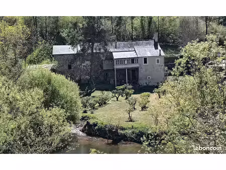 maison au bord de l’eau