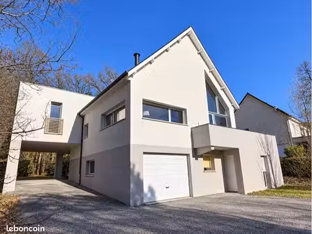 maison contemporaine à 400 m du centre de najac