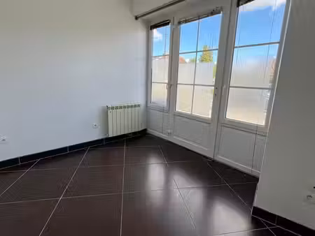 t2 de 35 m² en rez-de-chaussée – disponible de suite