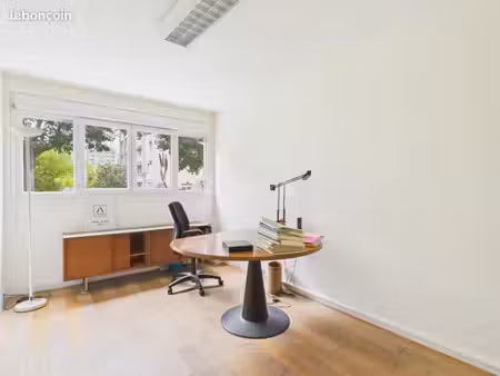 bureau 84 m²