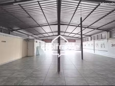 local commercial 330 m²