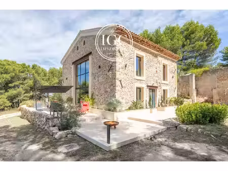 maison de luxe à vendre dans le quartier saint macaire-plan fossan