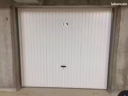 box fermé de 20m2 aux minimes