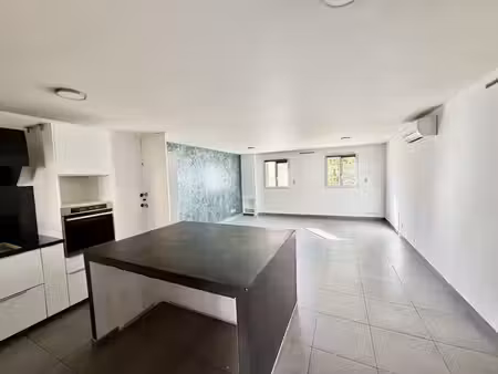 appartement type 4 de 80m2 + grande terrasse (66m2 d 'exterieur) / allauch - logis-neuf co