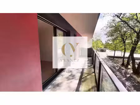 appartement t2 de 44 m2 avec balcon exposé sud et place de p