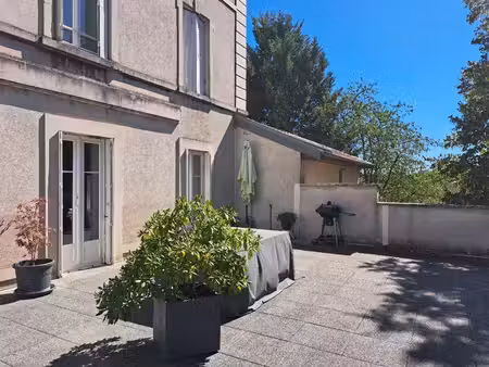 appartement avec terrasse et jardin
