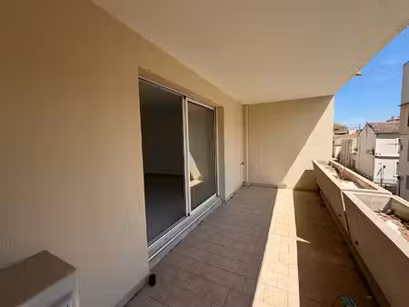 nimes/centre charlemagne- appartement t3 de 96m² avec balcon  garage et cave
