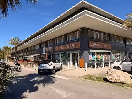 location commerce eguilles 13510 35m²
