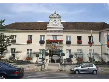 location commerce pontoise 95000 286m²