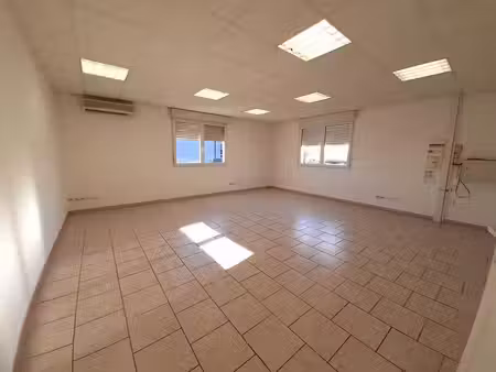 location local d’activités gardanne 13120 107m²