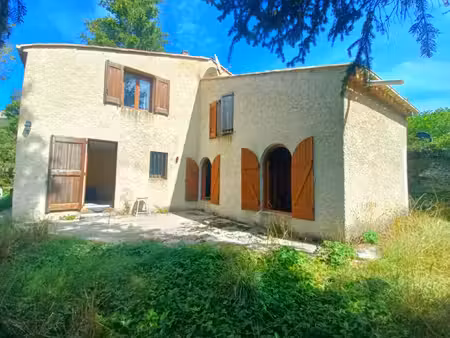 jolie maison au calme  avec une belle vue dégagée