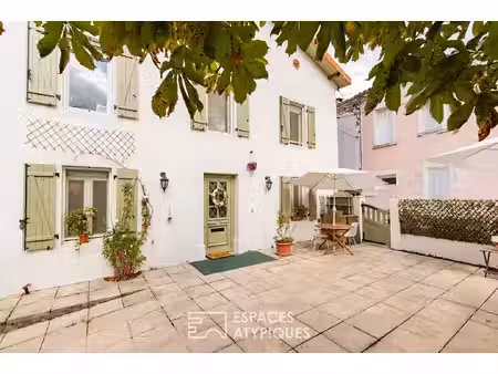 maison de caractère à puivert avec terrasse plein sud  jardin et vue sur le château