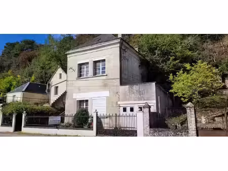 exclusivité – maison de village  caves et accès privatif au bord du loir