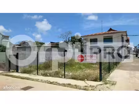 terrain 159 m² cayenne