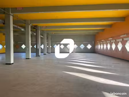 local d'activité 1 530 m²